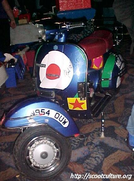 2001-11hemsby04cs_stanleyroadvespa.jpg